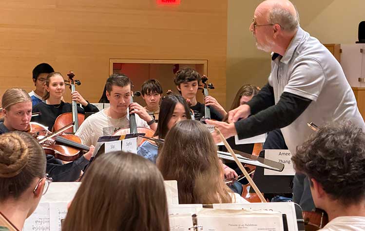 Leon Steward conducts YPSO